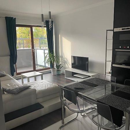 House4You Apartament Sakura Airport Chopin Warschau Exterior foto