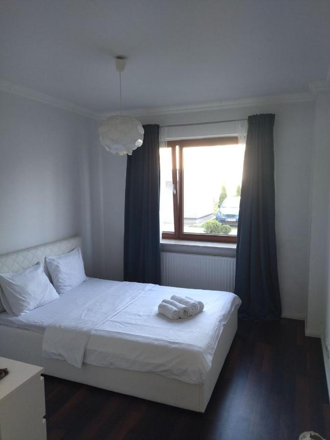 House4You Apartament Sakura Airport Chopin Warschau Exterior foto
