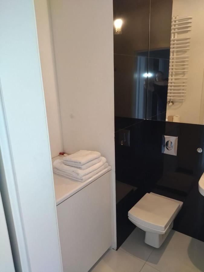 House4You Apartament Sakura Airport Chopin Warschau Exterior foto